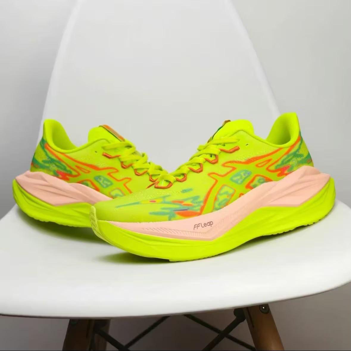 Tênis ASICS Novablast 5
