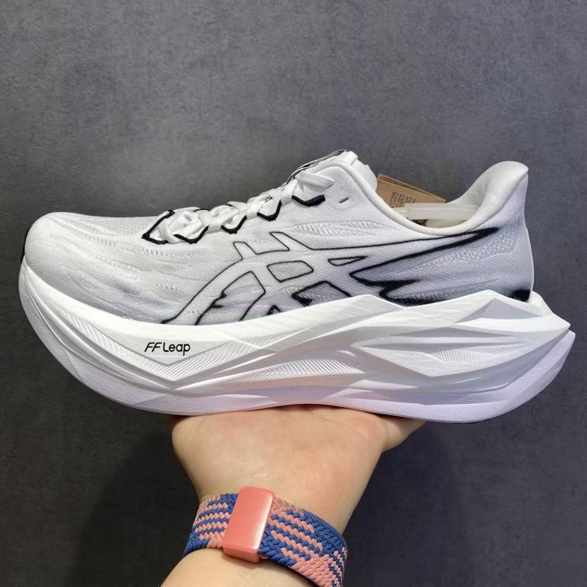 Tênis ASICS Novablast 5